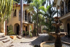 Property grounds - Elegant Colonial Style Villa with Pool
(Tamarindo)