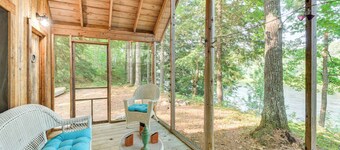 Riverfront Greenbush Studio w/ Porch & Views!