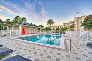 Outdoor pool, a heated pool - STUNNING CONDO MINUTES FROM BEAUTIFUL BEACHES WITH POOLS (Carrabelle)