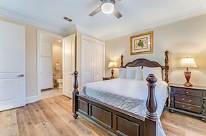 3 bedrooms, in-room safe, iron/ironing board, free WiFi - Seaside Escape with Private Gulf Access 3b/3b (Carrabelle)