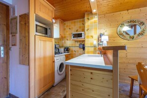 Kjøleskap, mikrobølgeovn og oppvaskmaskin