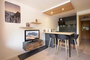 Interior - 250m from shops, 1st floor, view mountain, balcony, tv, ski locker, 22m², La Clusaz (La Clusaz)