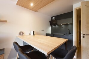Dining - 250m from shops, 1st floor, view mountain, balcony, tv, ski locker, 22m², La Clusaz (La Clusaz)