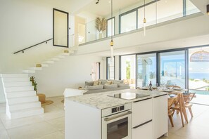 Interior - Villa Luxueuse avec piscine  Vue Panoramique sur Océan et Montagne  (Saint-Denis)