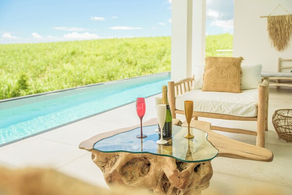 Outdoor pool - Villa Luxueuse avec piscine Vue Panoramique sur Océan et Montagne (Saint-Denis)