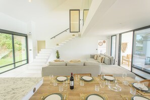 Interior - Villa Luxueuse avec piscine  Vue Panoramique sur Océan et Montagne  (Saint-Denis)