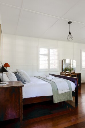 8 habitaciones, escritorio, tabla de planchar con plancha y wifi gratis