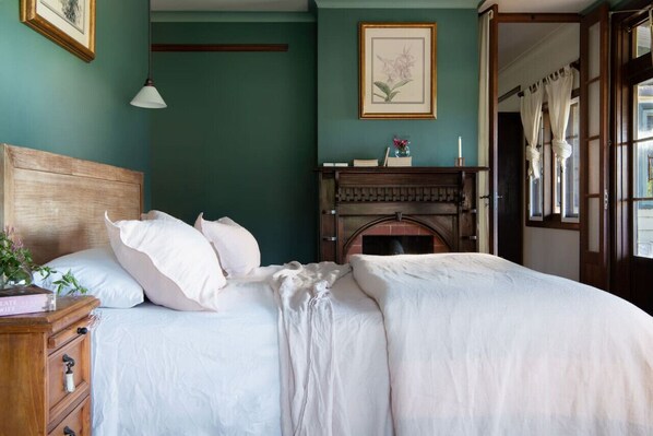 4 slaapkamers, een bureau, een strijkplank/strijkijzer, gratis wifi