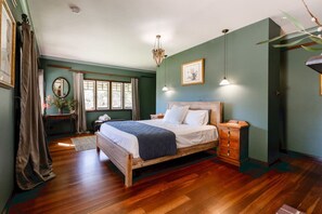 4 室のベッドルーム、デスク、アイロン / アイロン台、WiFi (無料)