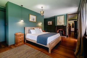 Desk, iron/ironing board, free WiFi, bed sheets