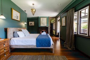 4 Schlafzimmer, Schreibtisch, Bügeleisen/Bügelbrett, kostenloses WLAN