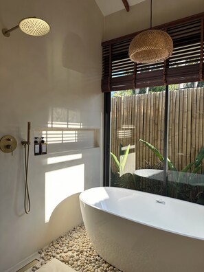 Asciugacapelli, asciugamani, sapone, shampoo