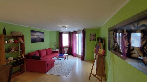 Ferienwohnung
als Wohlfühloase mit sonnigem Balkon 
5 Min vom Rheinfall entfernt