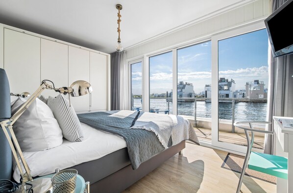 2 bedrooms, iron/ironing board, free WiFi