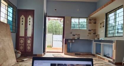 Vegetarian only studio room. In a small farm next to main road.