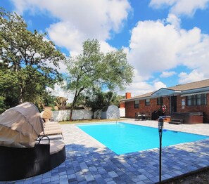 Outdoor pool - Gorgeous Florida Pool and Spa Home (Jacksonville)