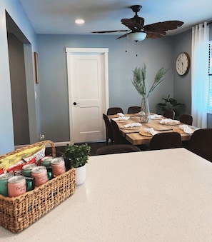Dining - Gorgeous Florida Pool and Spa Home (Jacksonville)