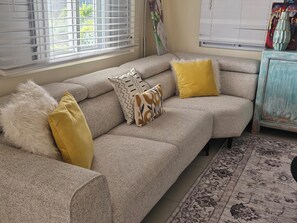 Smart TV - Charming 3-bedroom House with AC/ WiFi, Equipped Gym, in Richmond Estate St Ann  (Richmond Estate Priory)