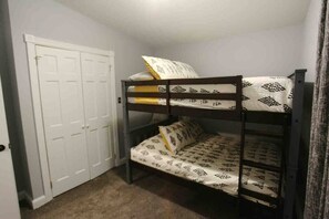 2 bedrooms, iron/ironing board, WiFi, bed sheets