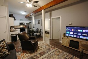 Living area - The Rest Stop - Downtown Chillicothe, OH (Chillicothe)