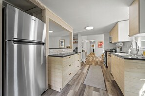 Mikrowelle, Ofen, Herdplatte, Geschirrspüler