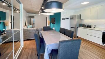 Apartment, 2 Bedrooms, Accessible, Smoking | Interior