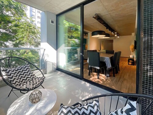Urban Retreat Elegant Modern Apartment With Balcony in Villa del Parque