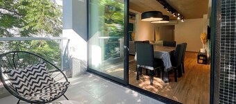 Urban Retreat Elegant Modern Apartment With Balcony in Villa del Parque