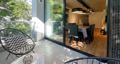 Urban Retreat Elegant Modern Apartment With Balcony in Villa del Parque