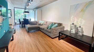 Apartment, 2 Bedrooms, Accessible, Smoking | Living area