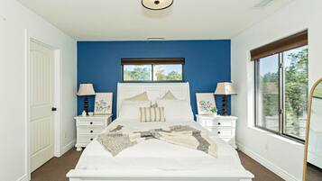 4 bedrooms, desk, iron/ironing board, travel crib