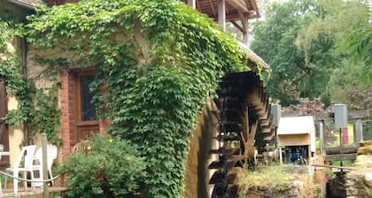 Au bord du bief du moulin, une chambre calme, accĂšs et salle de bain privative