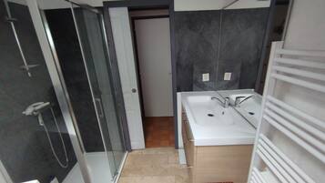 Handdoeken, zeep, shampoo, toiletpapier