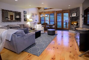 TV, fireplace - Silver Ridge 6 - Ski In Ski Out Perfection / Hot Tub / Heated Garage / Elevator (Crested Butte)