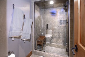 Shower, hair dryer, towels - Silver Ridge 6 - Ski In Ski Out Perfection / Hot Tub / Heated Garage / Elevator (Crested Butte)