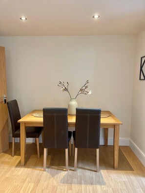 Apartment | Dining