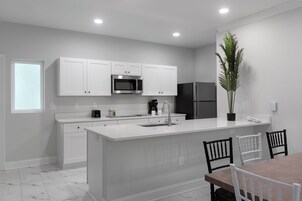 Fridge, microwave, stovetop, dishwasher