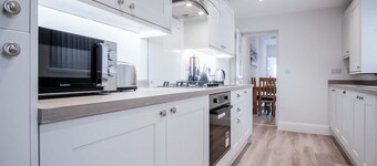 Fleet Street - 2 Bedroom Holiday Home - Swansea