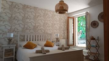 2 bedrooms, iron/ironing board, bed sheets