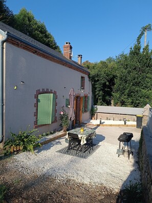 Outdoor dining - Petite Maison Berrichonne (Aigurande)