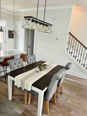 Dining - Charming 3-bedroom house in sleepy neighborhood in wonderful Hanahan  (Hanahan)
