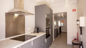 Villa | Eget kjøkken | Kjøleskap, mikrobølgeovn, ovn og kokeplater