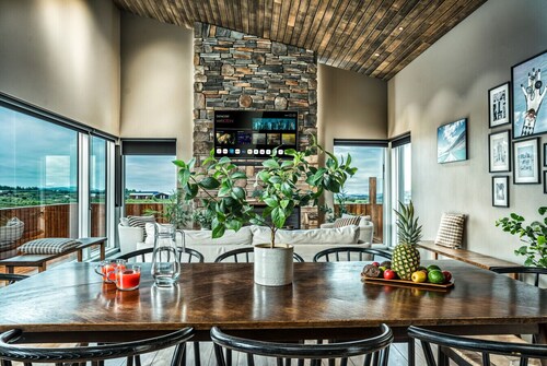 Luxury Log Home with a Hot Tub.