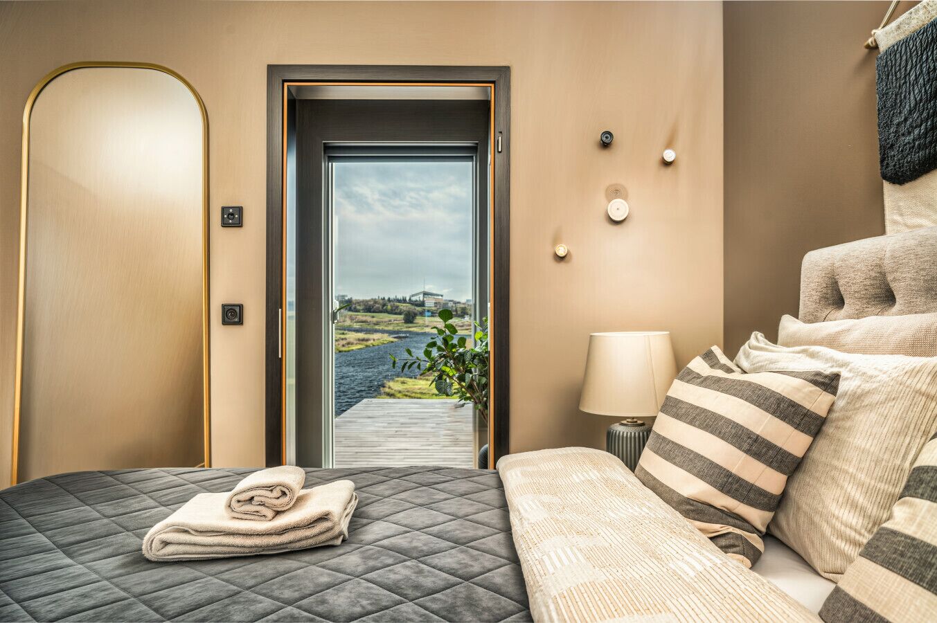 4 Schlafzimmer, Schreibtisch, Bügeleisen/Bügelbrett, kostenloses WLAN