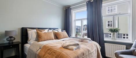 2 室のベッドルーム、デスク、アイロン / アイロン台、WiFi (無料)