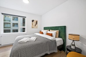 3 slaapkamers, een strijkplank/strijkijzer, gratis wifi, beddengoed