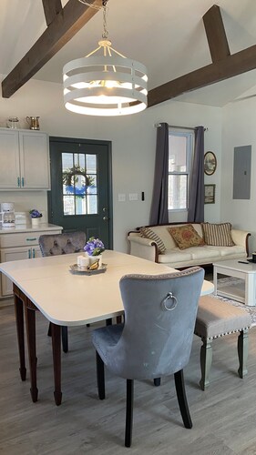 Secluded Riverfront Cabin with Skylights, Oak Trees & Dreamy Porch