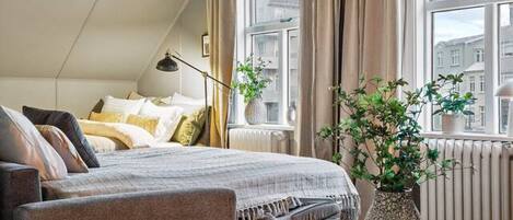 2 slaapkamers, een bureau, een strijkplank/strijkijzer, gratis wifi