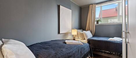 2 habitaciones, escritorio, tabla de planchar con plancha y wifi gratis