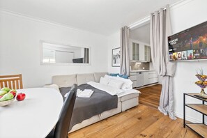 4 bedrooms, desk, iron/ironing board, free WiFi